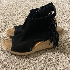Black suede leather Minnetonka brand women’s ankle wedges - size 9